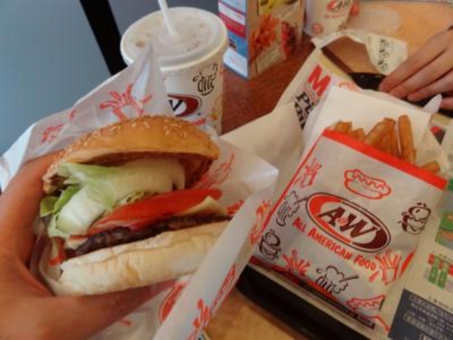 ハンバーガー_A&W カーニバルパーク美浜店