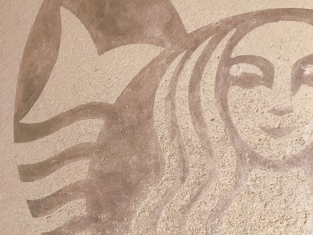 壁にペイント_スターバックス コーヒー 京都二寧坂ヤサカ茶屋店