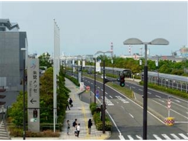 「朱鷺メッセ前」のバス停も有って公共交通利用も便利。_Befcoばかうけ展望室