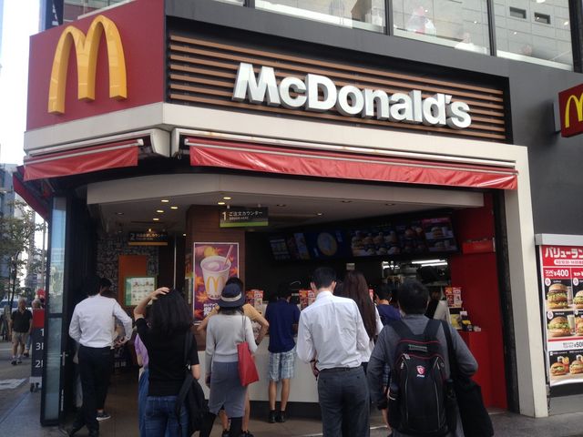 いつも混んでる店_マクドナルド南新宿店
