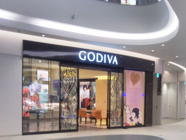 『GODIVA・ダイバーシティ東京プラザ店』。_GODIVA・ダイバーシティ東京プラザ店
