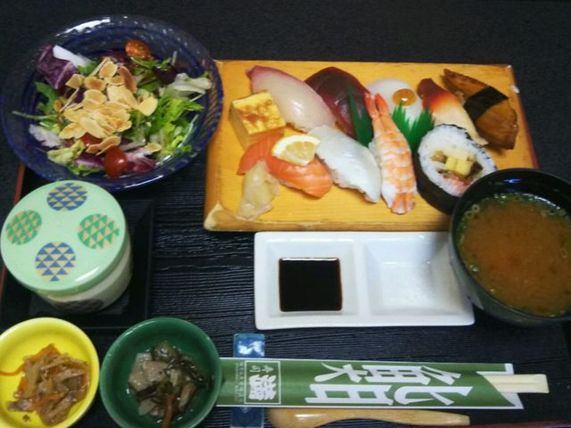 お昼の定食_寿司満