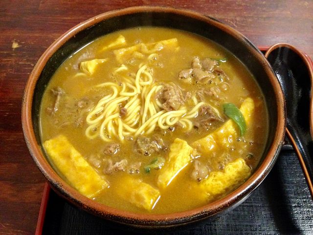 特カレーうどん。中華麺バージョン。_日の出うどん