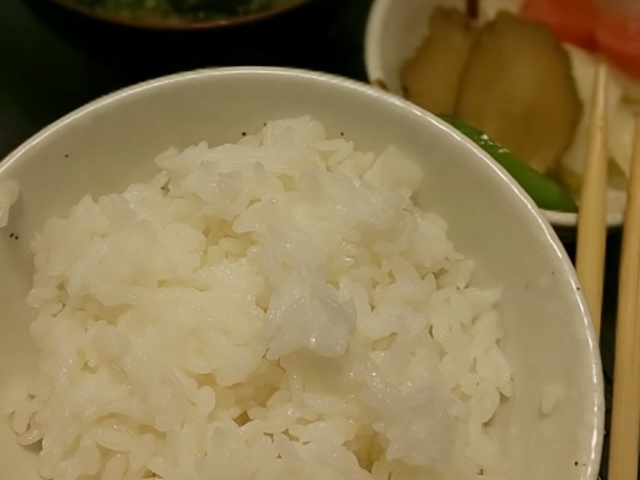 ごはんとみそ汁。糠漬けが美味しかったです_むら田