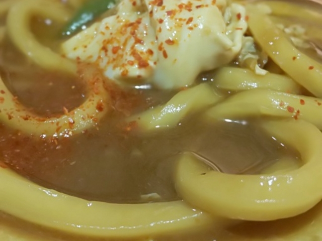 フタをお皿にして頂きます_山本屋本店 EXPASA御在所下り線店