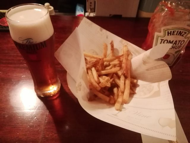 ローズビールとビアチップス_VICTORIAN PUB THE ROSE & CROWN 新橋店