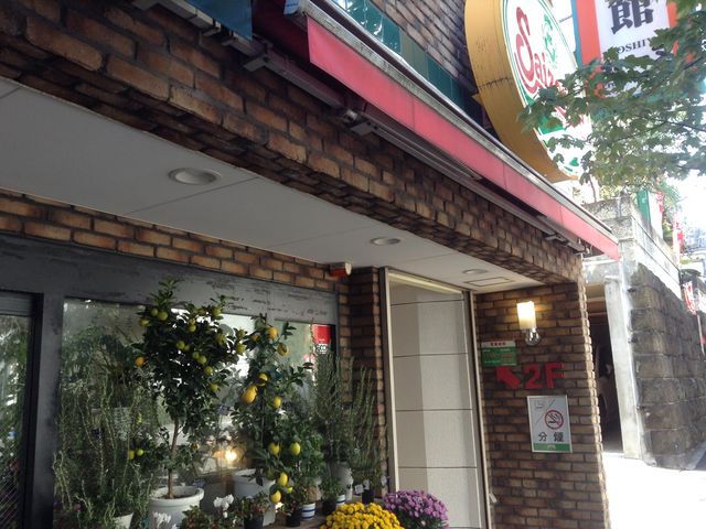 2階へ_サイゼリヤ牛込柳町店