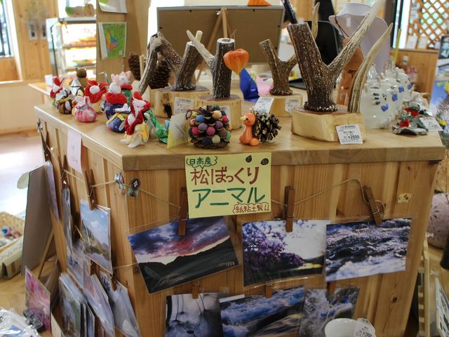地元作家による手芸品_道の駅 樹海ロード日高