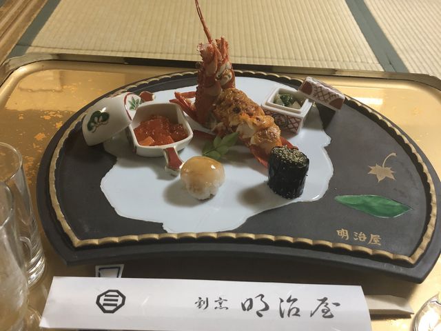 器も立派、料理も迫力があります_料亭 明治屋