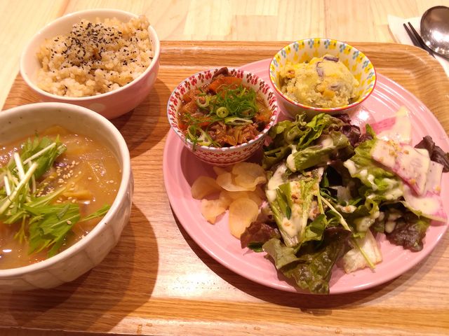 二種類のデリが選べる定食です。_有機茶寮bySOLVIVA なんばCITY