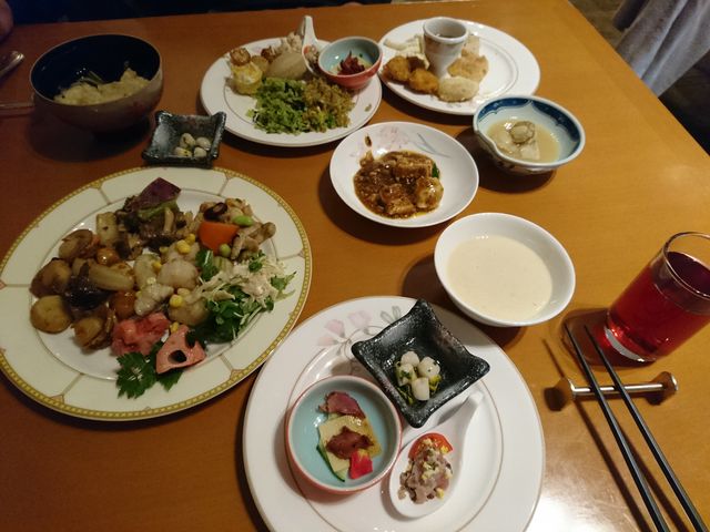 野菜もお肉も魚介類もデザートとフルーツとアイスクリームもありました♪_ホテルメルパルクNAGOYA All-Day Dining パルケミエール