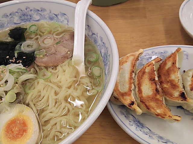 塩ラーメンと餃子_ぎょうざの満州 荻窪南口店