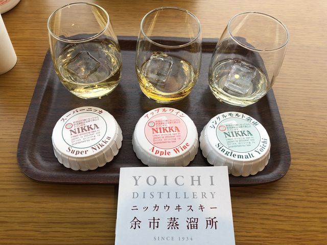 試飲コーナーのウイスキー_ニッカ会館レストラン 樽