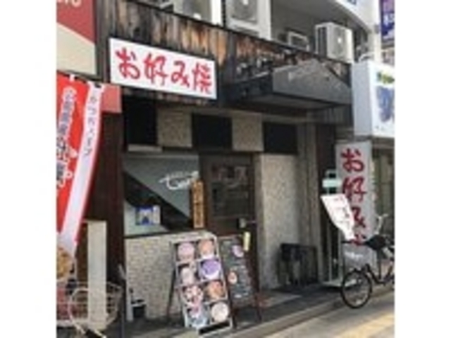 なんともちぐはぐな店構え_七つの壁