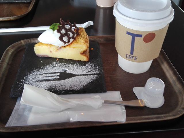 札幌市内を一望しながら優雅にコーヒーとケーキ_T' CAFE