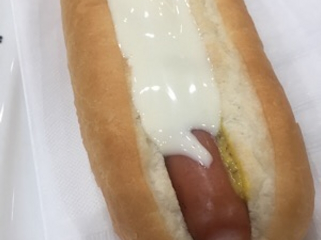 チーズのホットドッグです。_ドトールコーヒーショップ曙橋店