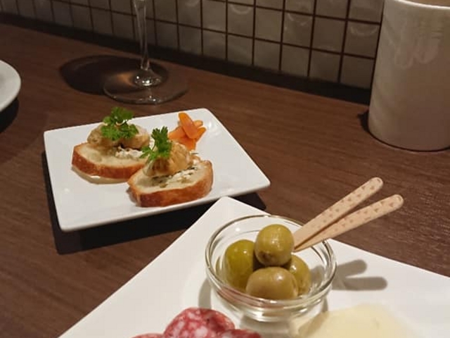 お通し! 奥は個人的に頂いたもの_Bistro Le comptoir de SUGI ビストロ ル コン