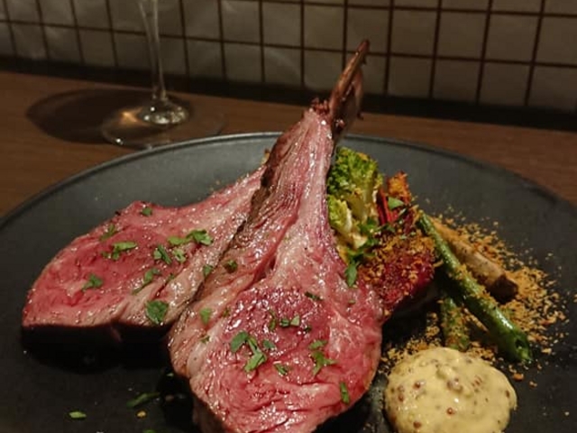 子羊の低温調理ロースト_Bistro Le comptoir de SUGI ビストロ ル コン