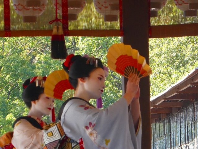 京都府京都市東山区祇園町・八坂神社 斗町の歌舞会_八坂神社