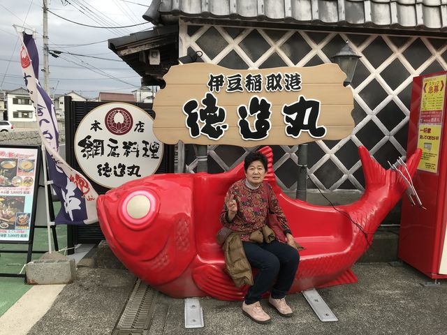 金目鯛ベンチ_網元徳造丸 海女の丼家