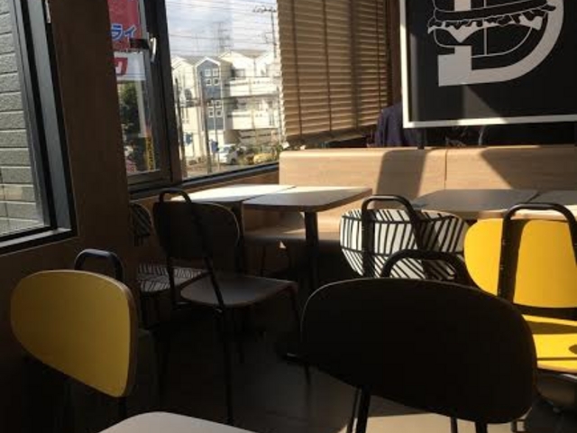 おしゃれな内装_マクドナルド藤沢石川店