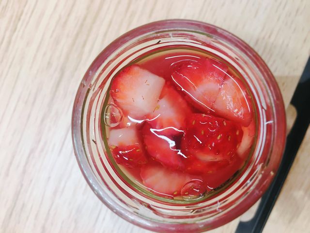 カットの苺がゴロゴロ_山形プリン