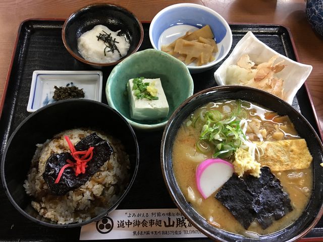 だご汁定食。(ご飯は高菜めしor山賊めし、だご汁は麦味噌or米味噌が選べます)_山賊旅路