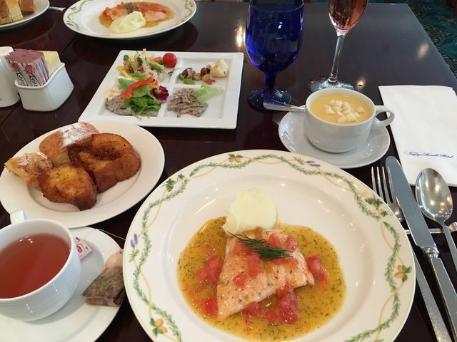 日替わりメインディッシュはサーモンでした。_ブラッセリー&カフェ ル・シュッド
