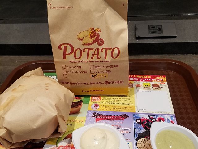 店内_ファーストキッチン 外苑前(First Kitchen)