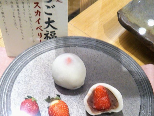 『三越限定 いちご大福・スカイベリー』。_榮太樓總本鋪 日本橋三越本店
