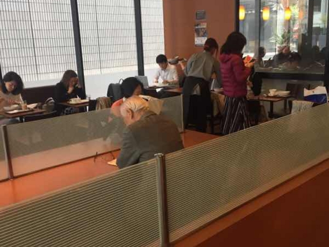 店内です。_カフェ・ド・クリエ飯田橋東口店