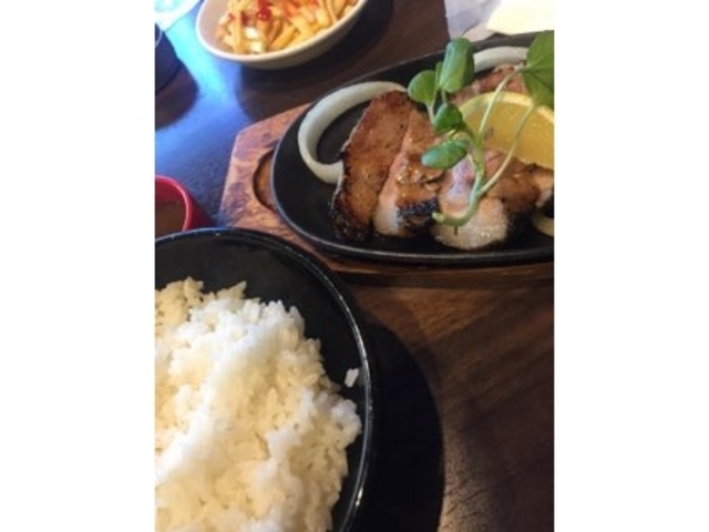 ポーク料理ランチです。_ベルサイユの豚 九段下