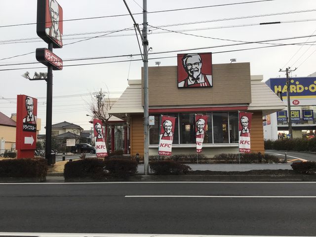 店舗と、横にはハードオフさんも。_ケンタッキーフライドチキン鶴ケ島店