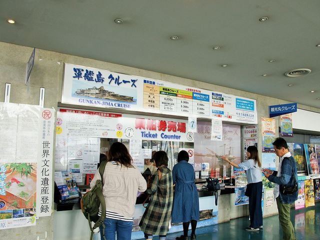 やまさ海運の受付カウンターF
_端島 (軍艦島)