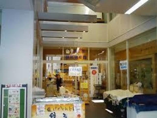 店内は広くとても綺麗です_福島県観光物産館