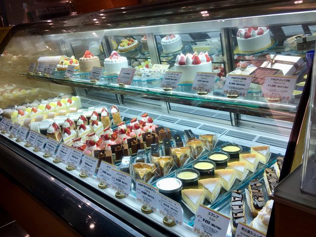 ケーキのショーケース_カフェ&レストラン グリーンハウス