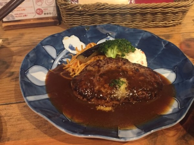 ハンバーグです。_山本のハンバーグ 阿佐ヶ谷食堂