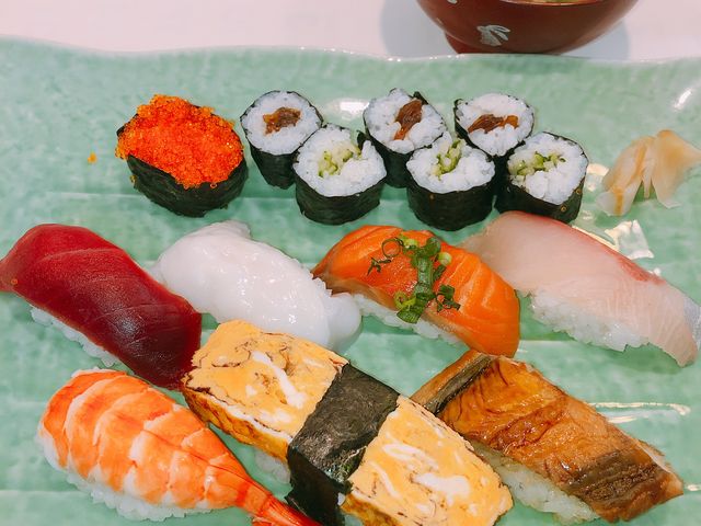 ランチ にぎり800円_三銀