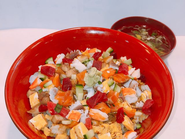 ランチ バラちらし750円_三銀