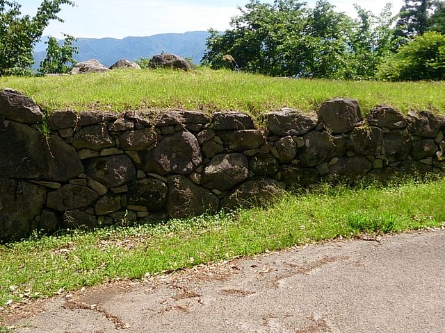 天気がいい日で、気持ちよく過ごせました。
普通にハイキングや、山歩きしても楽しめると思います。_角牟礼城跡