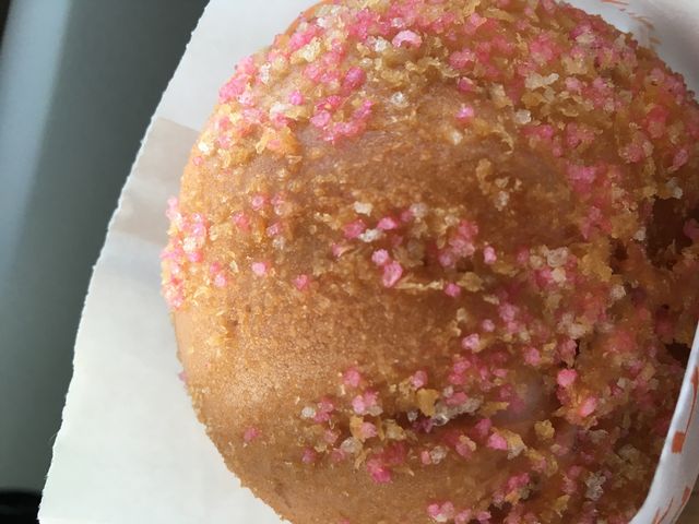 揚げたて紅芋揚げパン_あげパン工房 アントシモ 那覇本店