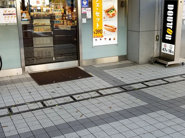 お店入り口_ドトールコーヒーショップ山下町店