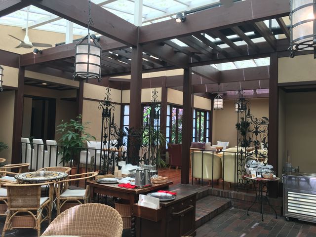 店内_近江八幡日牟禮ヴィレッジ・クラブハリエ