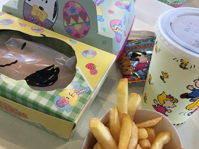 ハンバーガー_スヌーピーバックロットカフェ