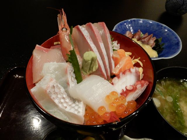 海鮮丼とホタルイカ_やぶ新橋店