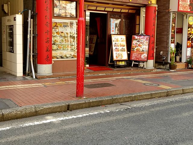 赤い柱が素敵な外観です_景珍楼 本館