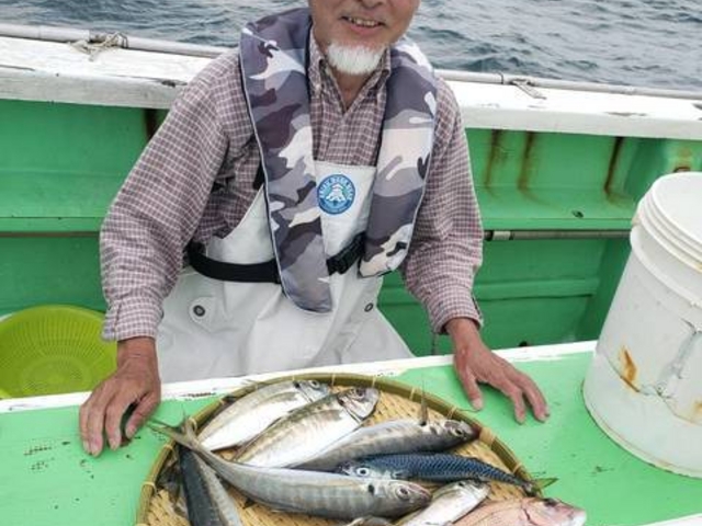 夫婦二人では食べきれないほど_つり船 ちがさき丸