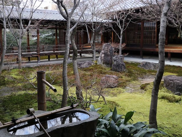 大書院と小書院の間にある潮音庭。_建仁寺本坊