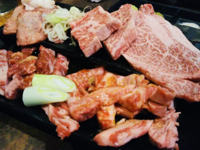 お肉はどの部位もおいしい_闇市