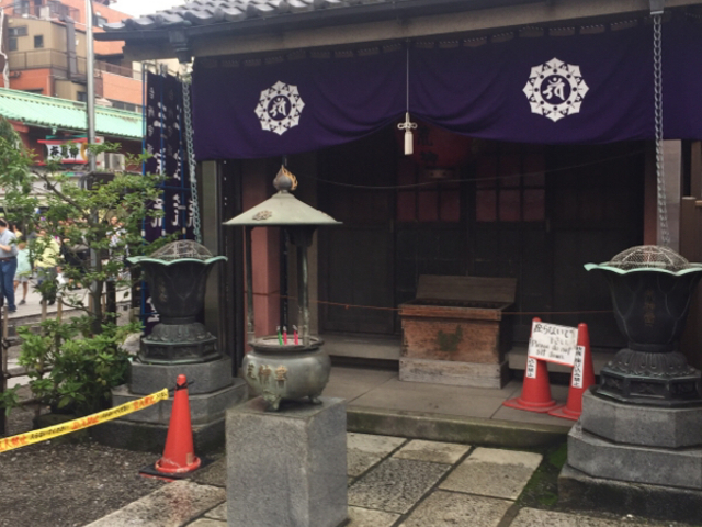 小さな祠です。_三宝荒神堂